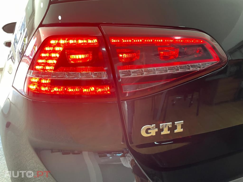 Volkswagen Golf 2.0 TSI GTI DSG