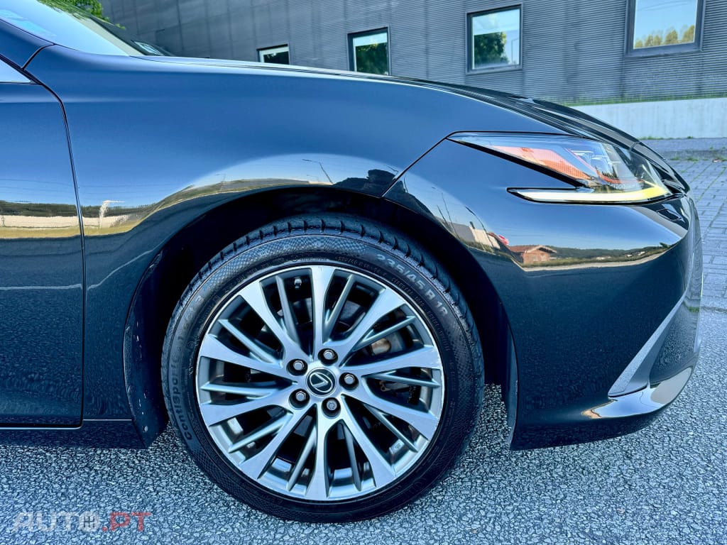 Lexus ES Executive+