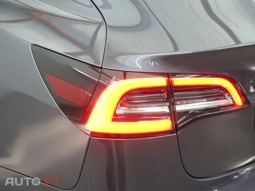 Tesla Model 3 Standard Range Plus RWD