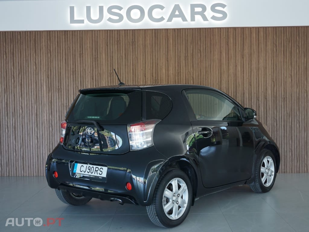 Toyota iQ 1.0 VVT-i 2 MultiDrive NAVI+Bluetooth