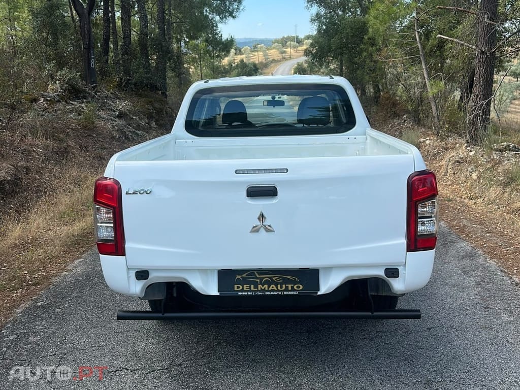 Mitsubishi L200 2.3 DI-D CD Invite 4WD