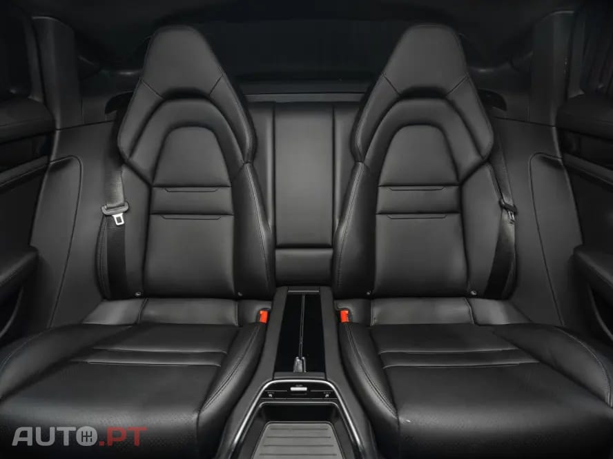 Porsche Panamera 4 E-Hybrid Platinum Edition