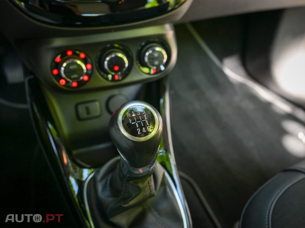 Opel Adam 1.0 T Rocks