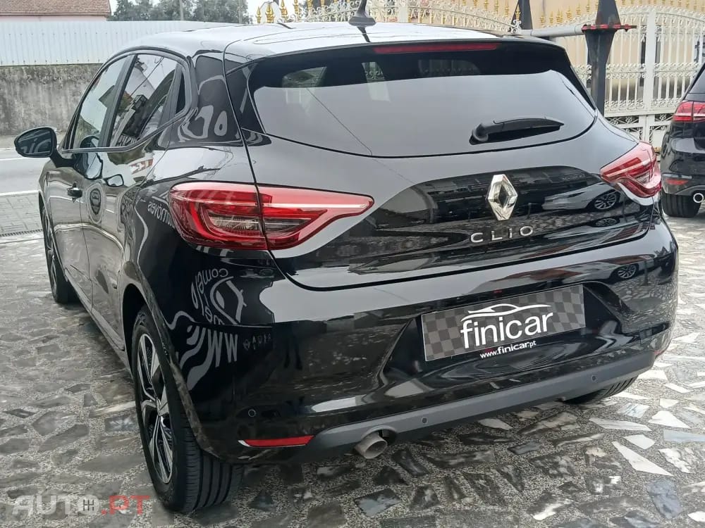 Renault Clio Outro