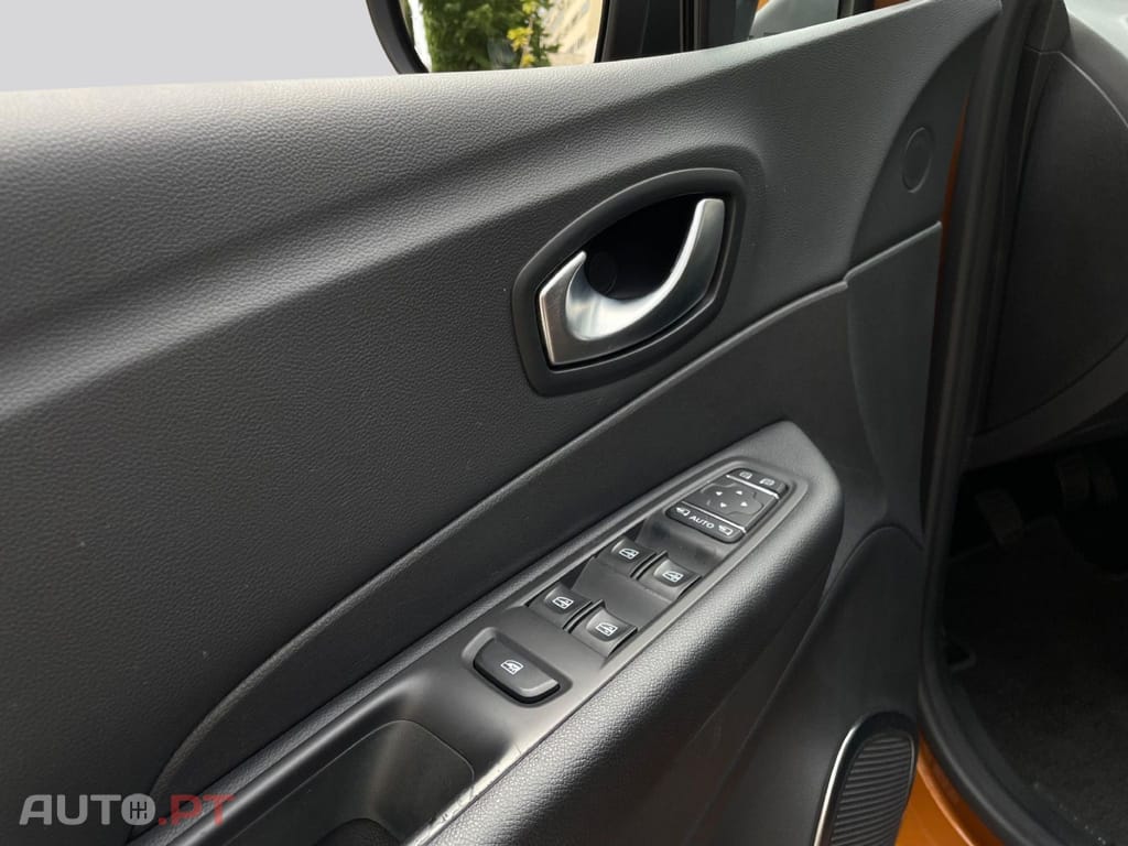 Renault Captur TCE LIMITED 