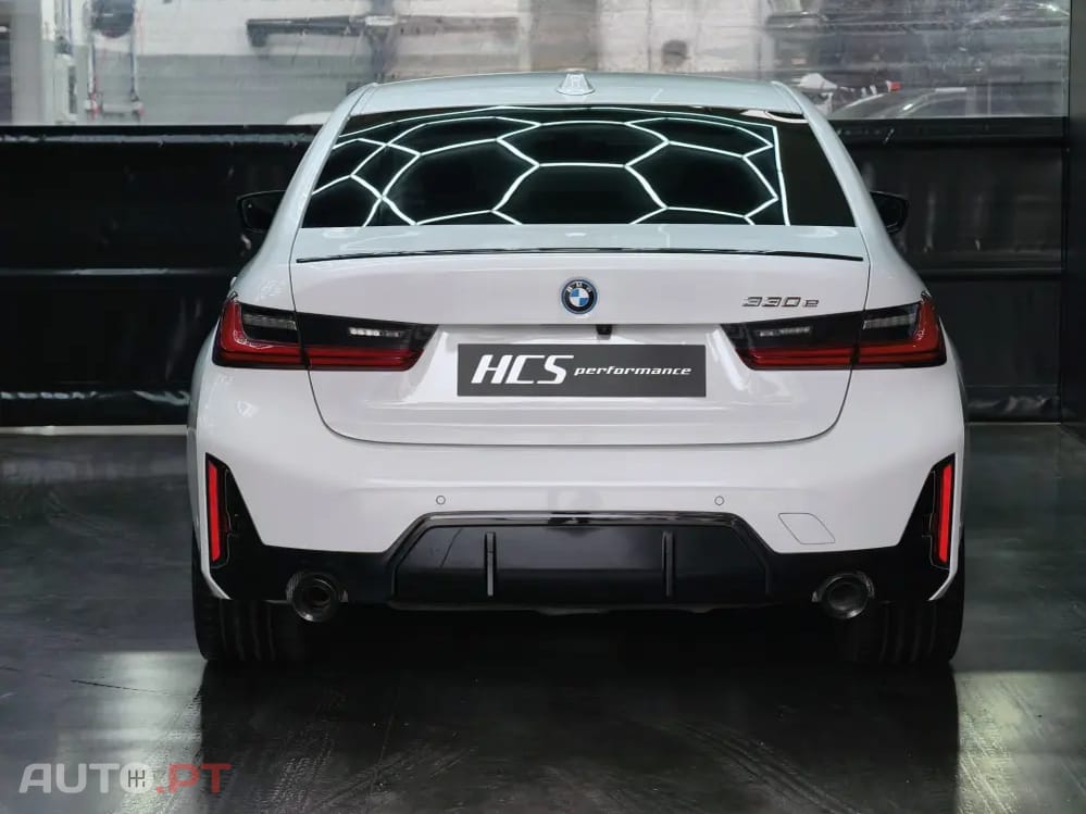 BMW 330 e Pack Desportivo M Pro Auto