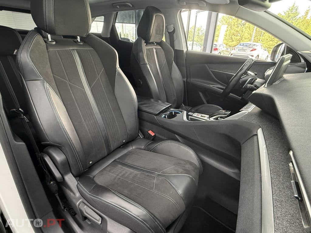 Peugeot 3008 1.2 PureTech Allure Grip Control EAT6