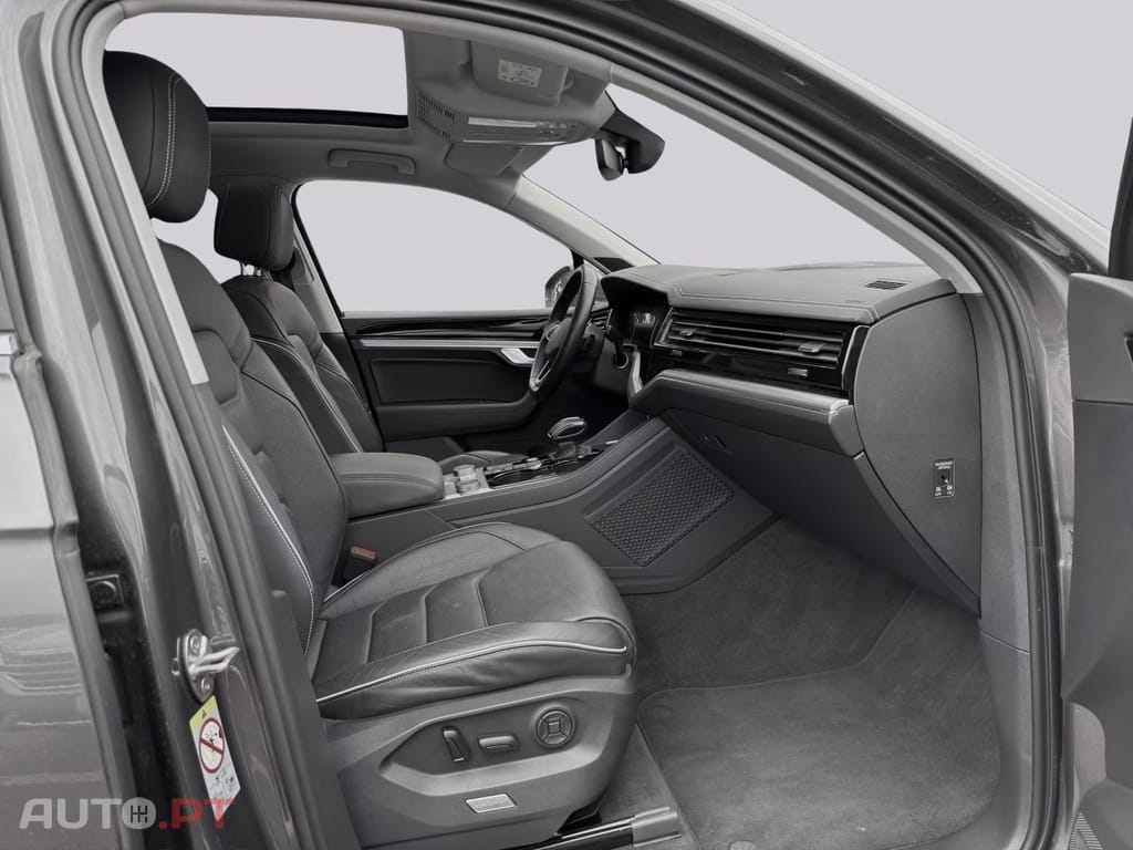 Volkswagen Touareg 3.0 TSI eHybrid I.V.A DEDUTIVEL 