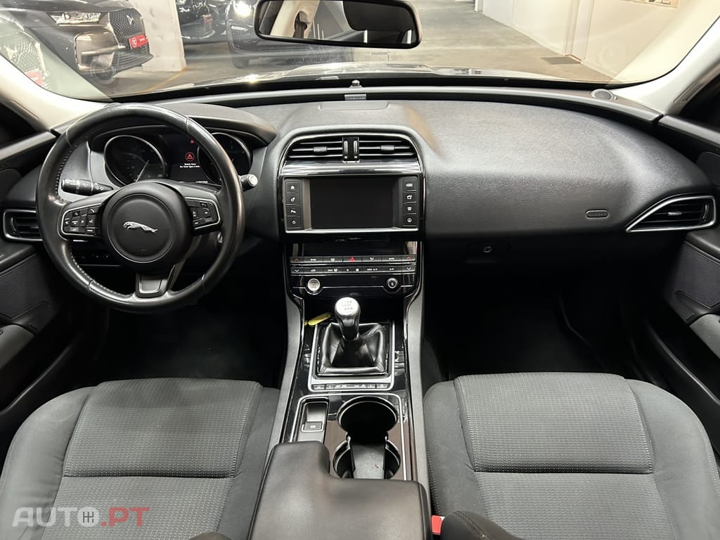 Jaguar XE 2.0 D Prestige