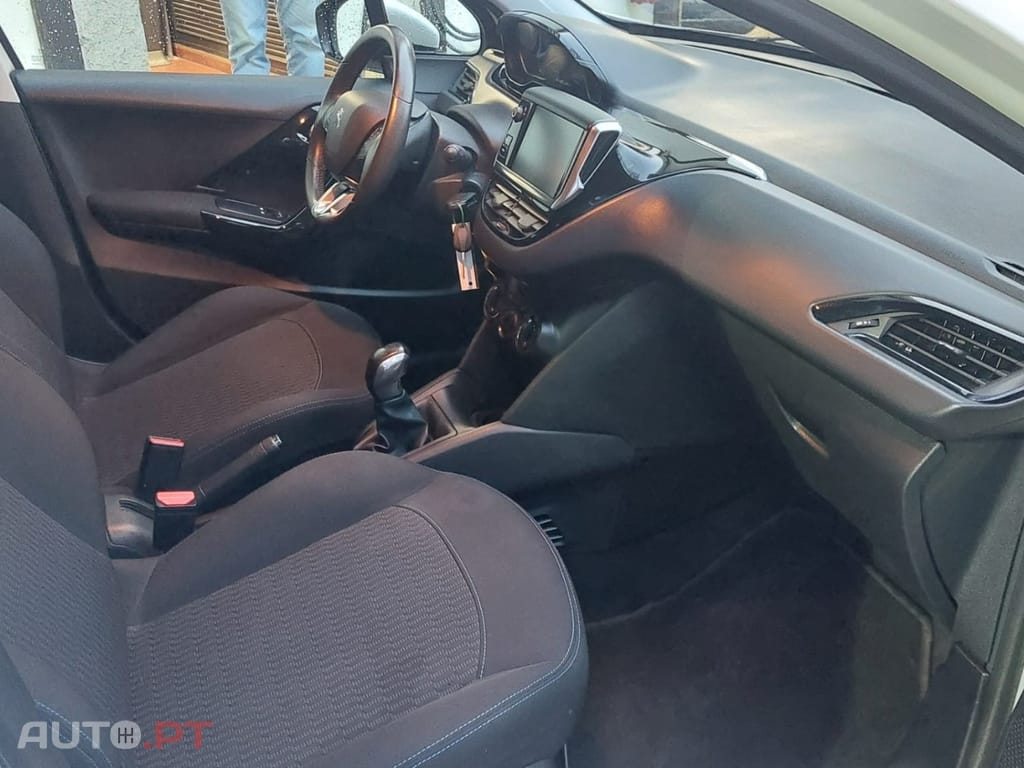 Peugeot 208 1.2 PureTech Signature