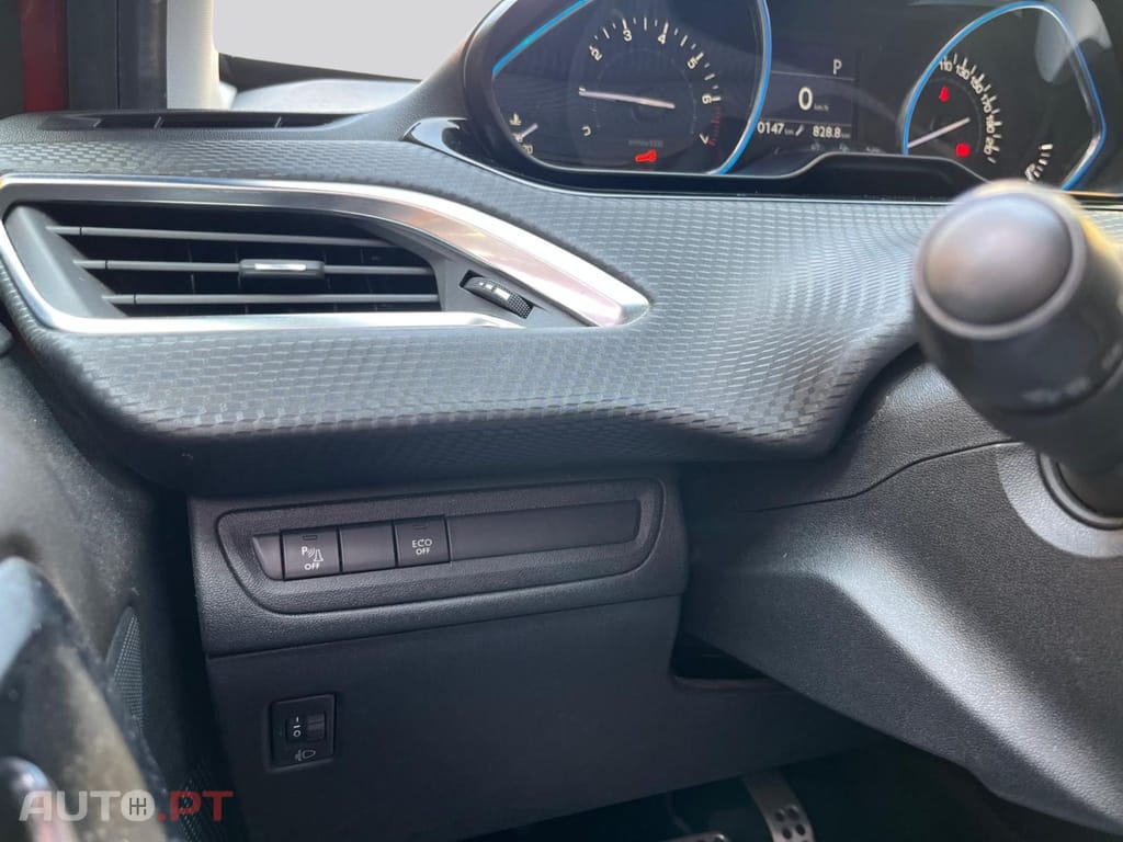 Peugeot 2008  1.2 PureTech Crossway