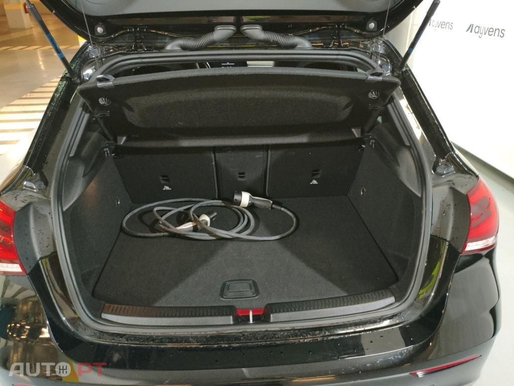 Mercedes-Benz A 250 e AMG Line
