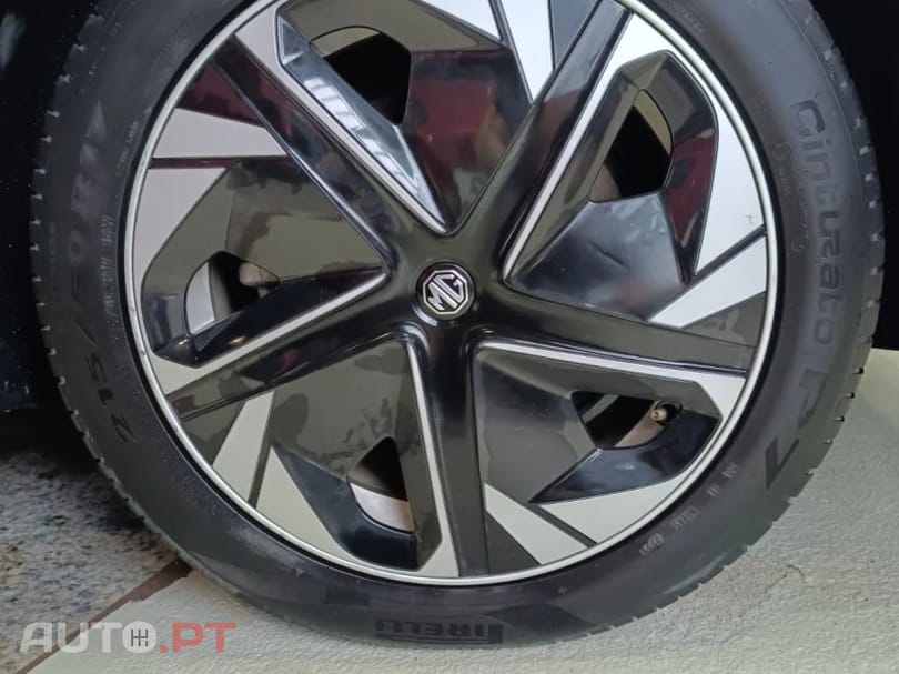 MG MG4 64 kWh Luxury