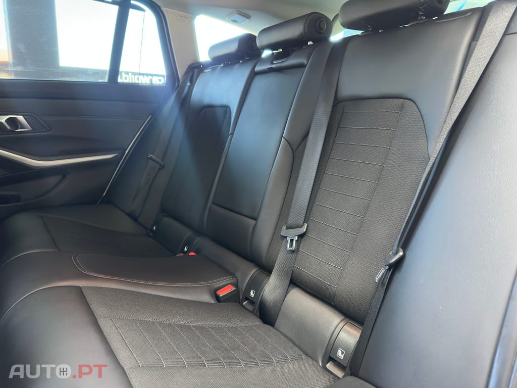 BMW 330 e Corporate Edition Auto — fotografia 27