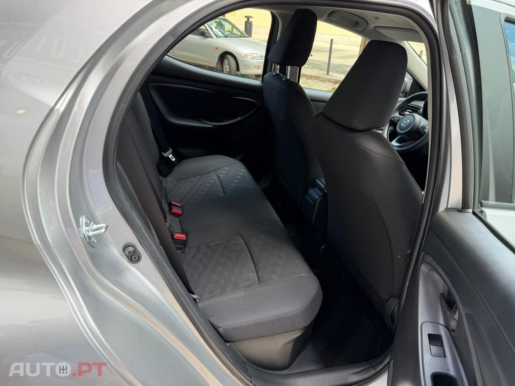 Mazda 2 1.5 L Hybrid VVT-i Centre-Line