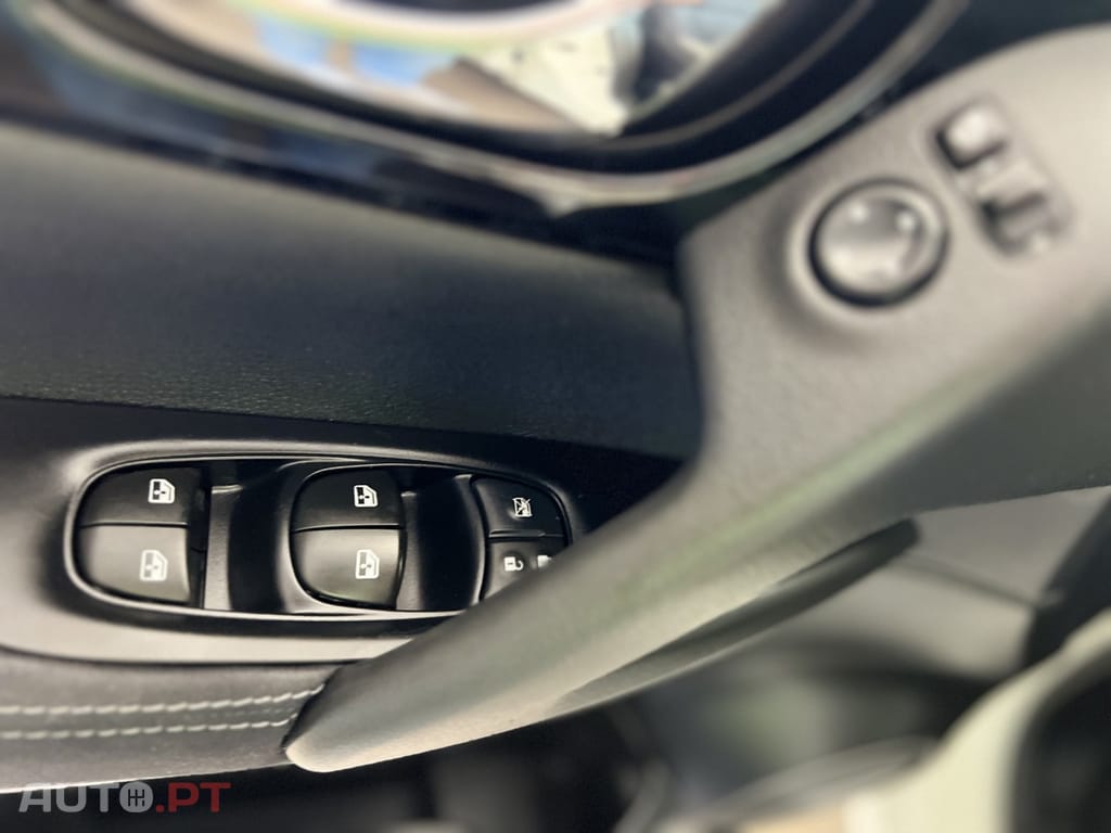 Nissan Qashqai 1.3 DIG-T N-Connecta J18 DCT