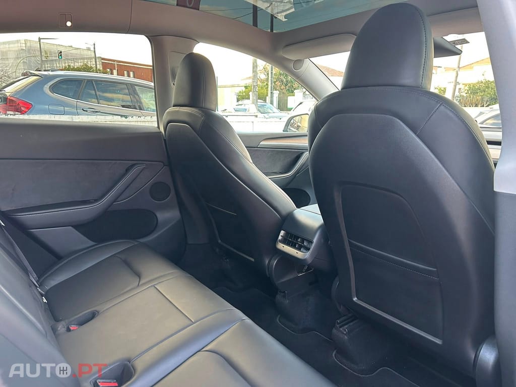 Tesla Model Y Standard RWD