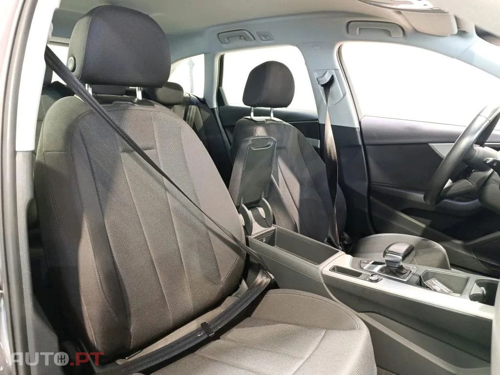 Audi A4 Avant 30 TDI S tronic