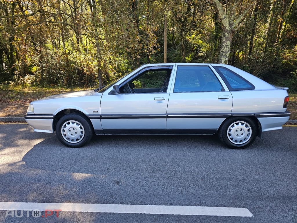 Renault 21 GTS