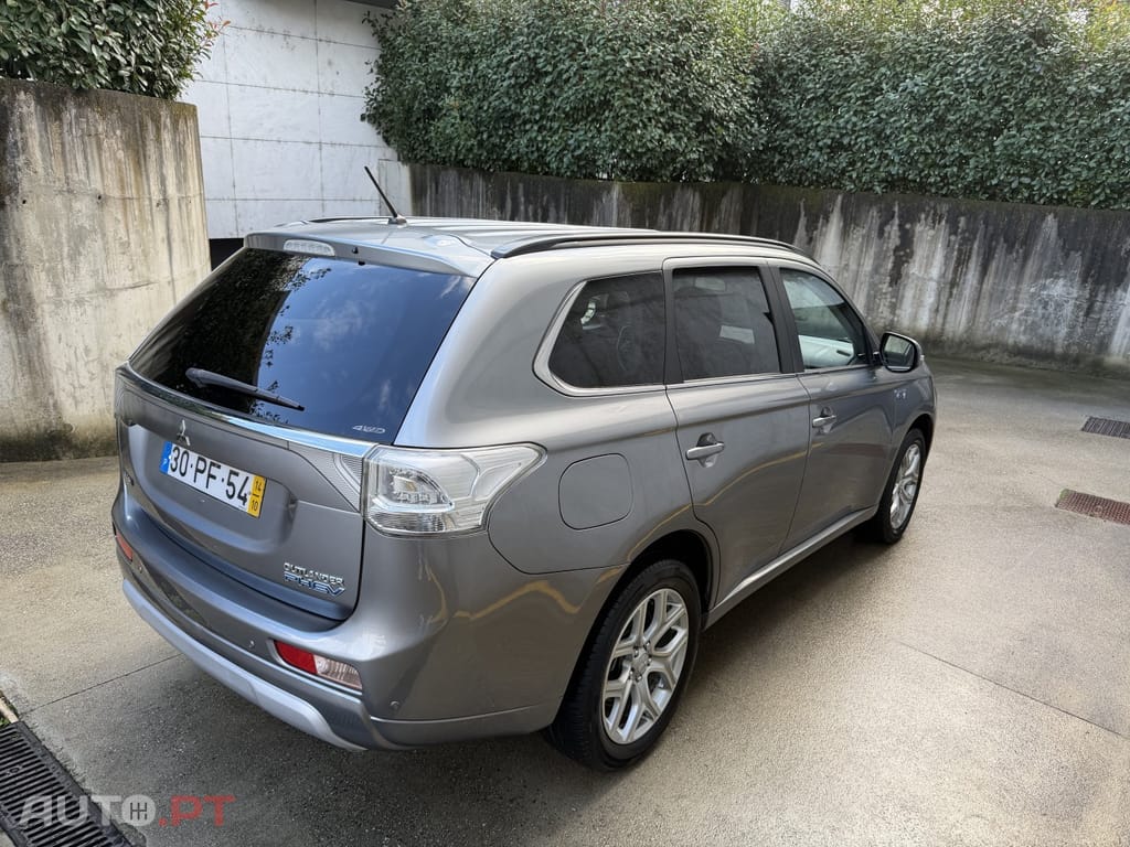 Mitsubishi Outlander 2.0 PHEV Intense Navi