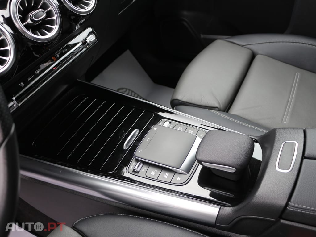 Mercedes-Benz GLA 200 D  AMG PACK NIGHT