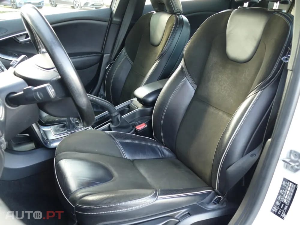 Volvo V40 2.0 D2 R-Design