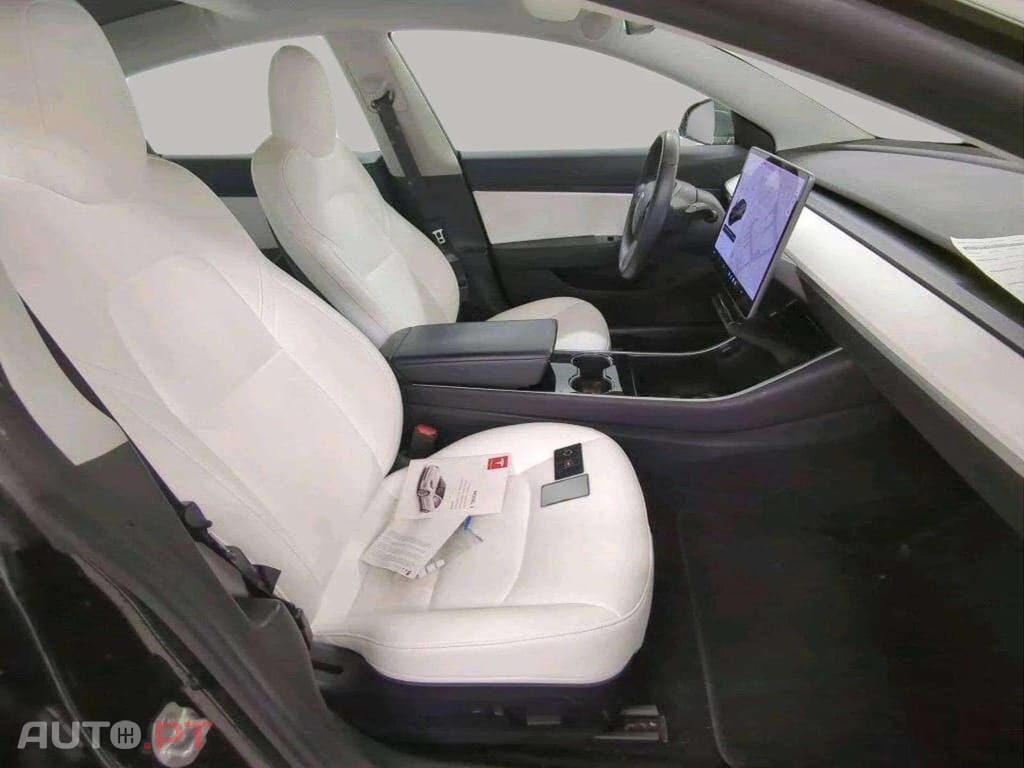 Tesla Model 3 Standard RWD Plus AUTOPILOT