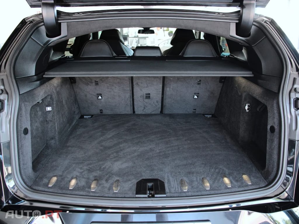 BMW XM BASE