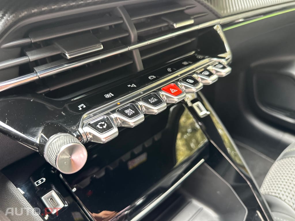 Peugeot E-208 50 kWh GT Pack