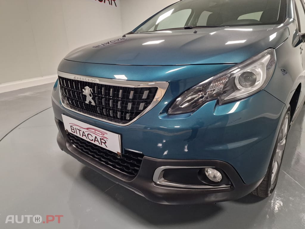 Peugeot 2008 1.2 PURETECH STYLE