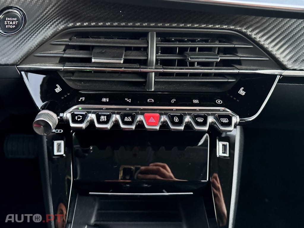 Peugeot E-2008 50 kWh Allure Pack - IVA Dedutivel !!!