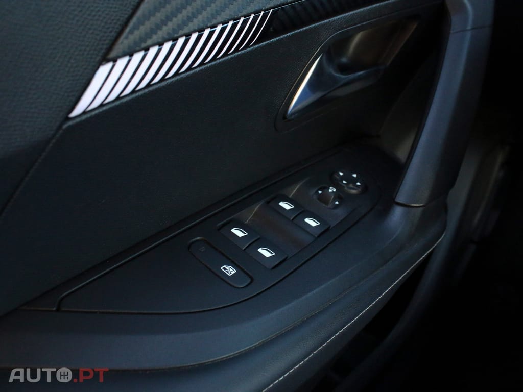 Peugeot 2008 PureTech 130 EAT8 Allure