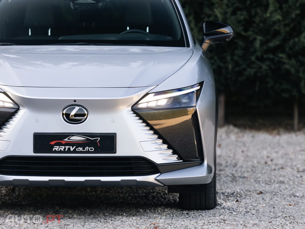 Lexus RZ Premium