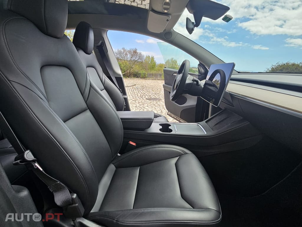 Tesla Model Y Long Range AWD