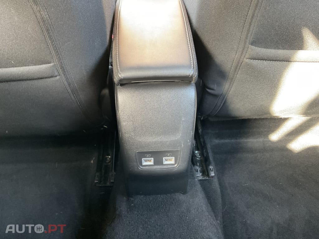Peugeot E-2008 50 kWh Active
