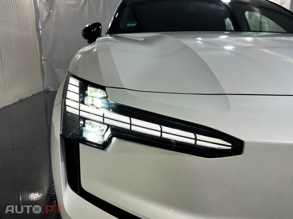 Volvo EX30 Single Motor Extended Range RWD Plus