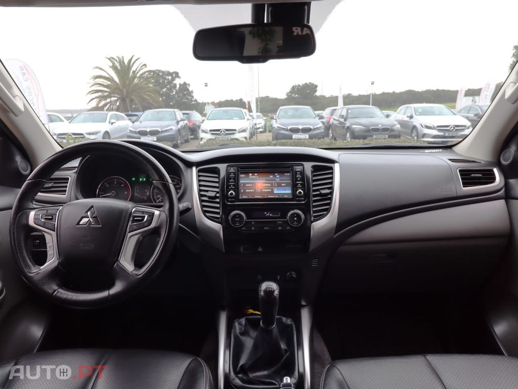 Mitsubishi L200 2.4 DI-D CD Instyle Sportb.Strakar 4WD