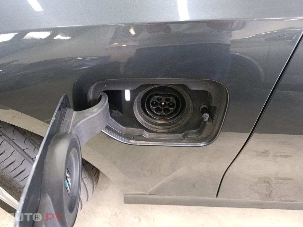 BMW 330 e Auto