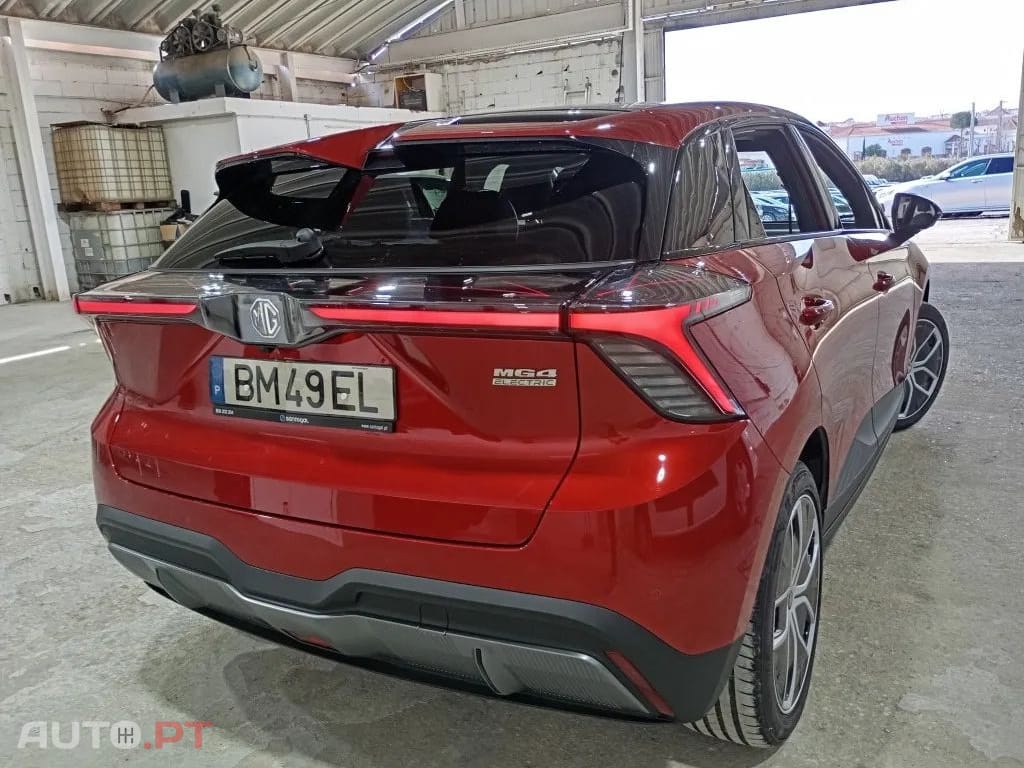 MG MG4 77 kWh Extended Range Luxury