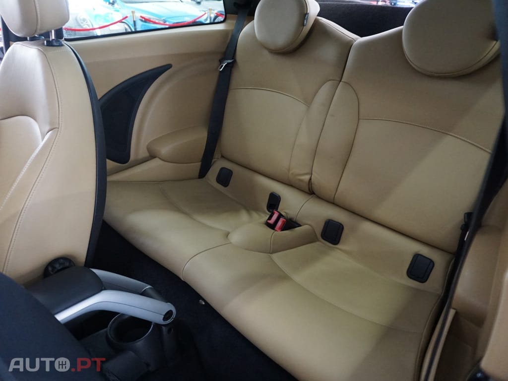 MINI Cooper Cooper D