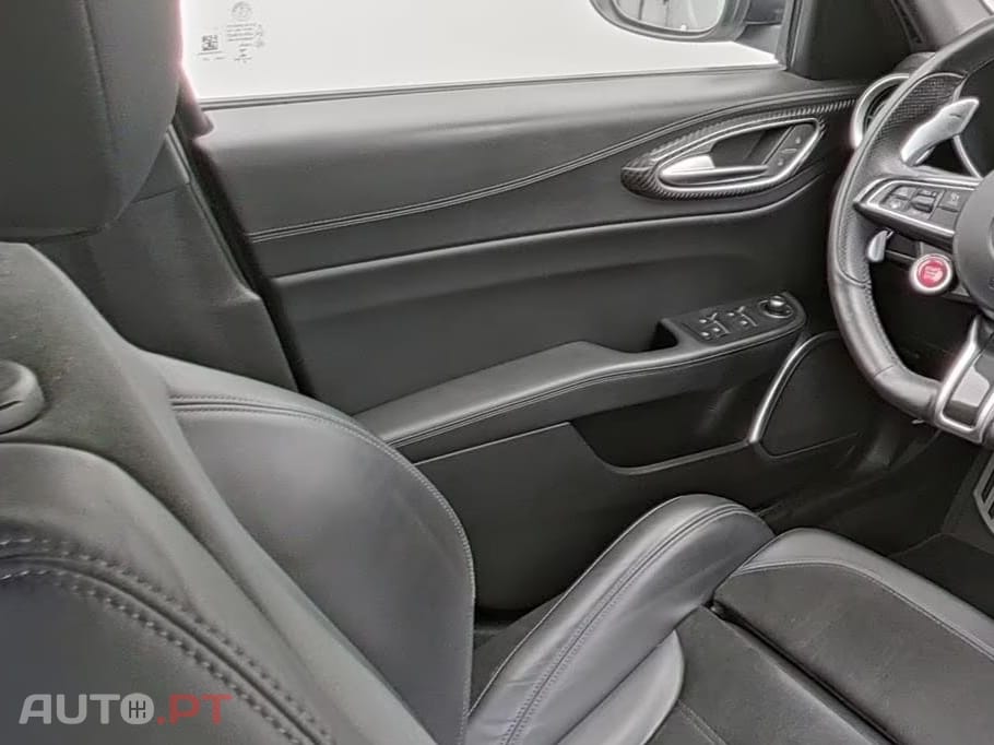 Alfa Romeo Giulia 2.9 V6 Bi-Turbo AT8 Quadrifoglio