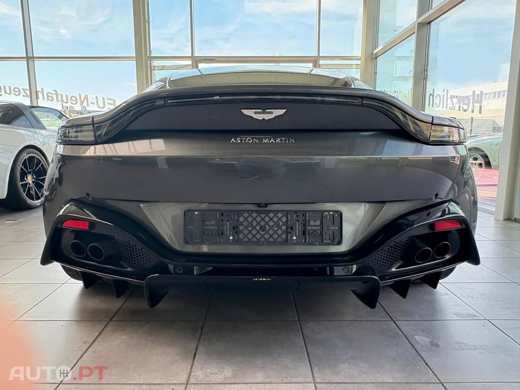 Aston Martin Vantage Coupé V8