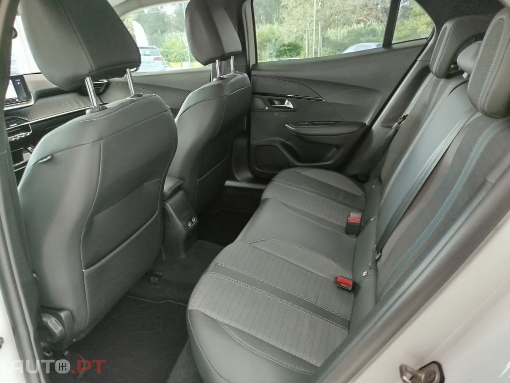 Peugeot 2008 1.5 BlueHDi Allure Pack