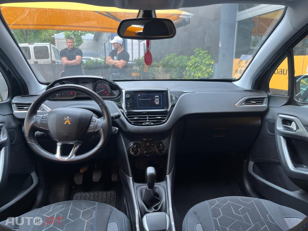 Peugeot 2008 1.2 e-VTi Style