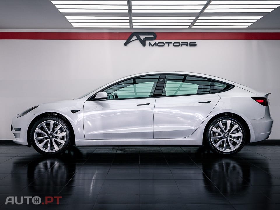 Tesla Model 3 Standard Range Plus RWD
