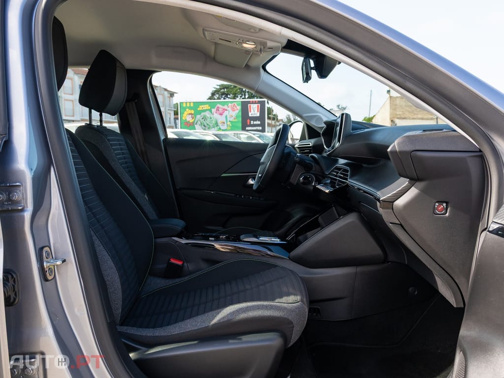 Peugeot E-208 50 kWh Active