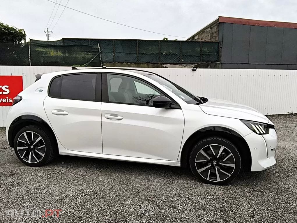 Peugeot E-208 50 kWh GT Pack