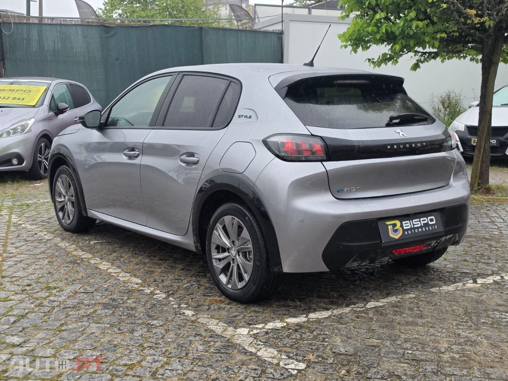 Peugeot E-208 50 kWh Style