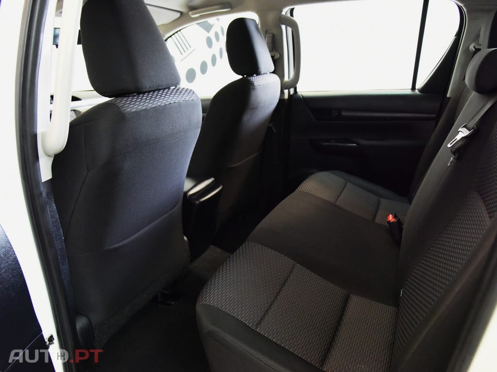 Toyota Hilux 2.4 D-4D 2WD CD CM