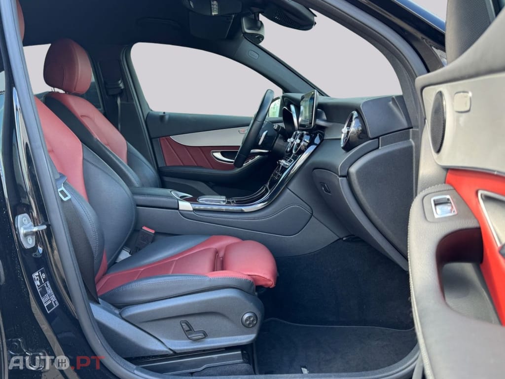 Mercedes-Benz GLC 300 I.V.A DEDUTÍVEL de 4Matic AMG